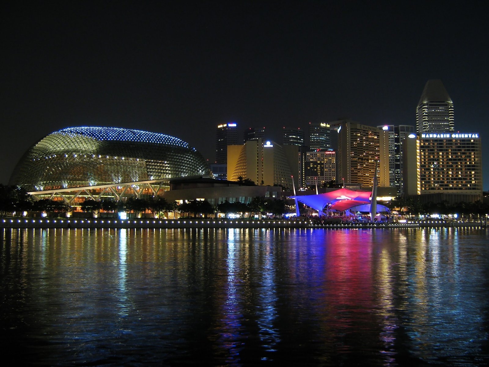 Noctourism in 2026: How to Explore Cities at Night Safely and Beat the Heat