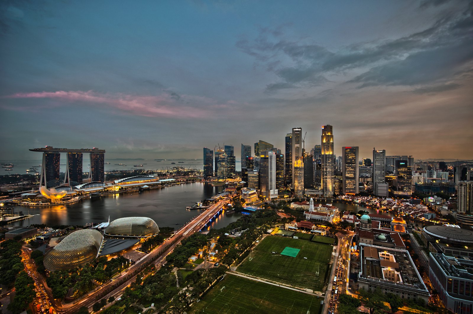 City skyline at dusk for planning a compact evening sightseeing route